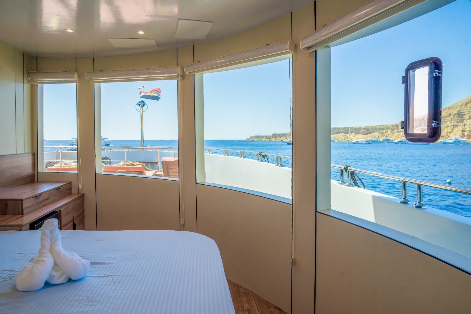 Suite with a double bed and panoramic sea windows